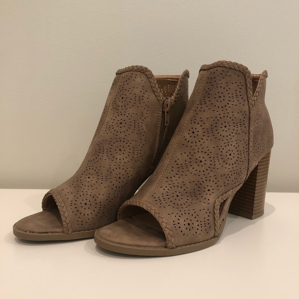 tan high heels
